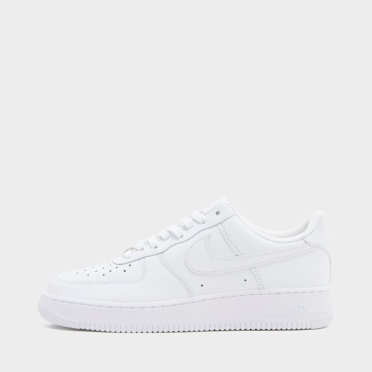 Nike Air Force 1 Low in White - Size: 9
