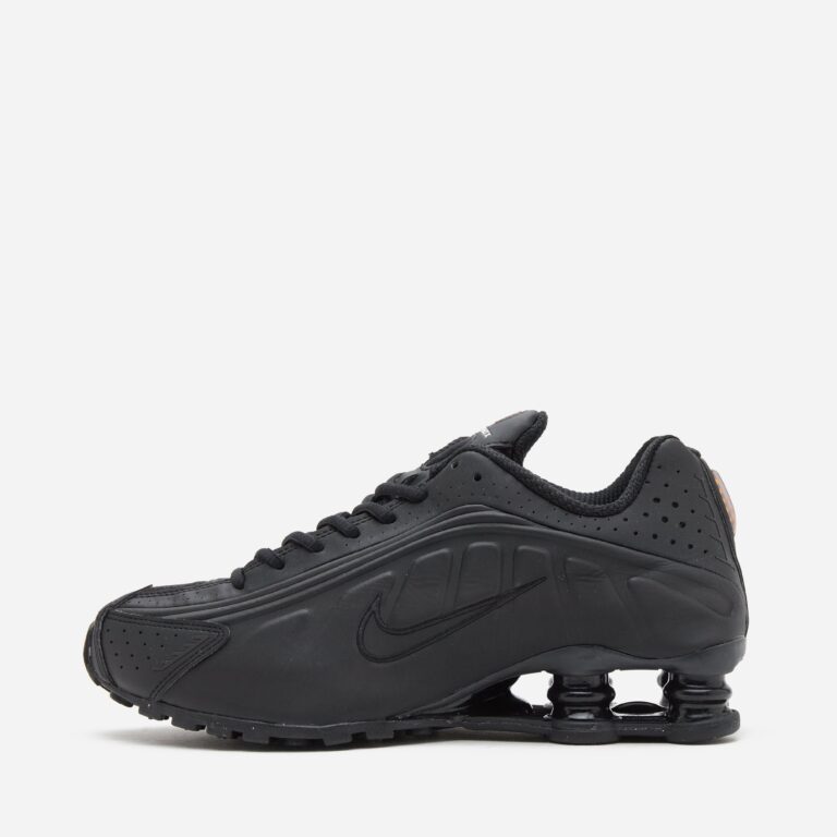 Nike Shox R4 Women's in Black - Size: 3.5