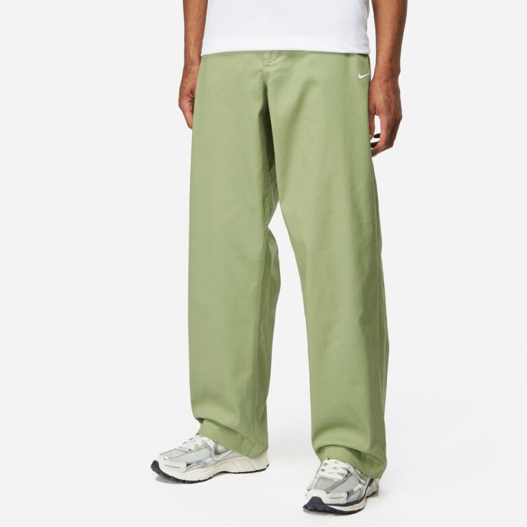 Nike Life Chino Pant in Green - Size: 32R