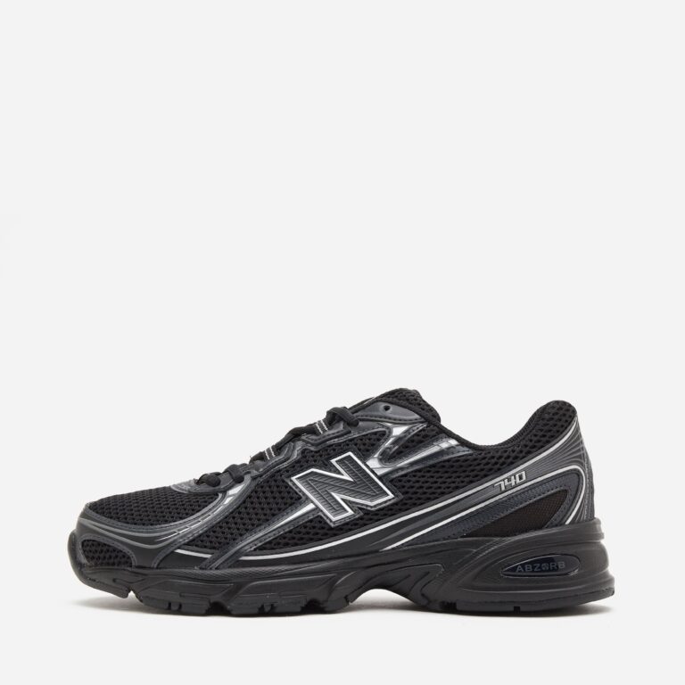 New Balance 740 in Black - Size: 9.5