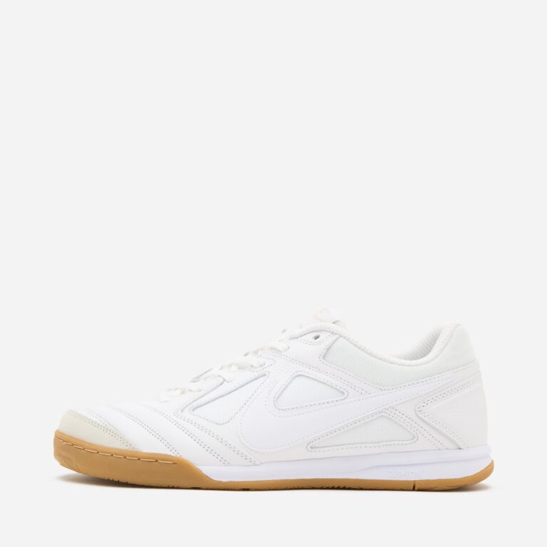 Nike Gato in White - Size: 8