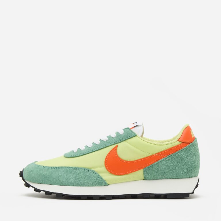 Nike Daybreak in Green - Size: 6.5