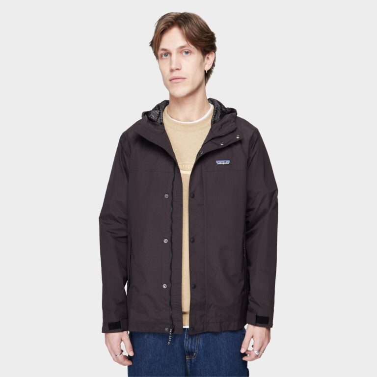 Patagonia Outdoor Rain Jacket in Black - Size: S